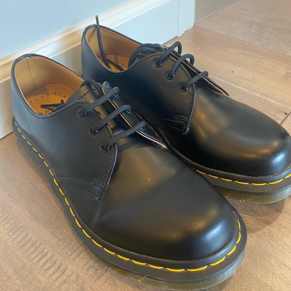 Dr. Martens Shoes - Doc Martens Smooth Leather Oxford shoes size 9 women’s